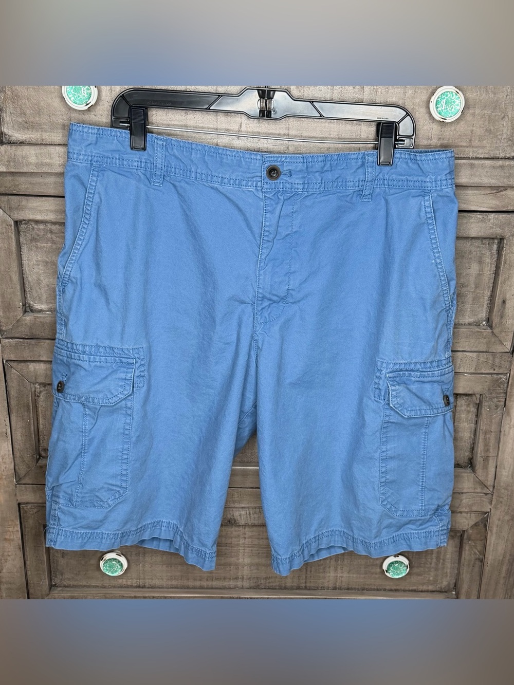 IZOD Men's Blue Solid Cotton Cargo Shorts Flat Front Pockets  Size 36